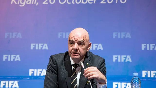 
                    Infantino vive crise inédita e vê clima de 'eleição antecipada' na Fifa
                