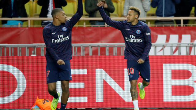 Neymar e Mbappé vivem clima de tensão no Paris Saint-Germain, diz jornal francês
