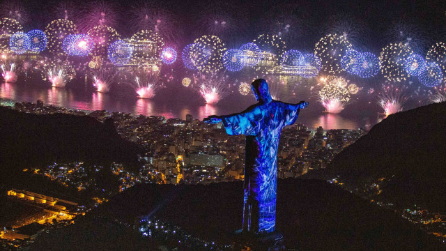 Prefeitura do Rio proíbe queima de fogos na orla no réveillon