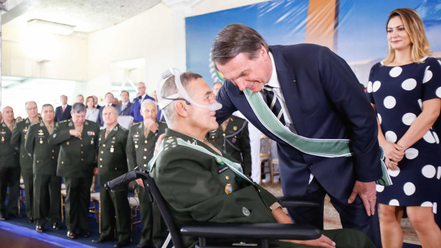 Visitas de Bolsonaro a Villas Bôas põem ex-comandante de volta à cena