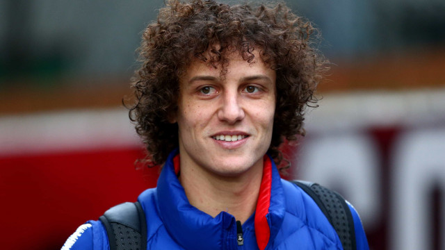Atacante que fraturou crânio em choque com David Luiz absolve zagueiro