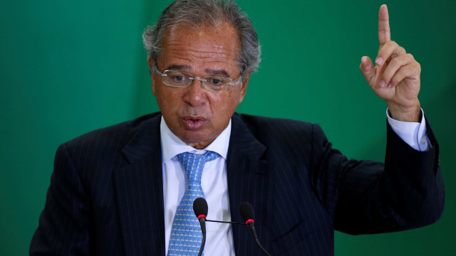 'Estamos na retomada em V; País está surpreendendo o mundo', diz Guedes