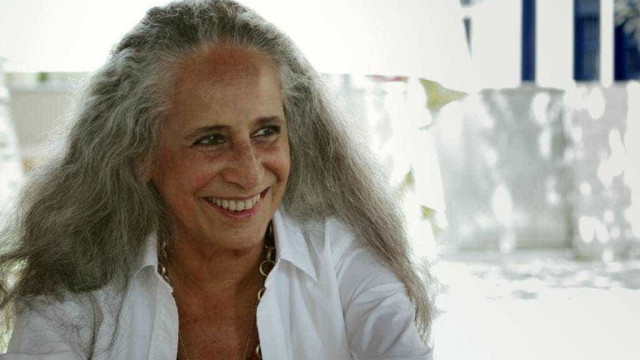 Live de Maria Bethânia repete a performance impecável de seus shows