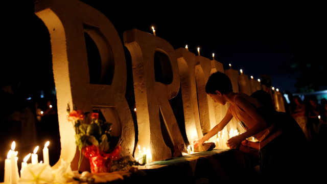 Familiares fazem roda de oração por vítimas em Brumadinho