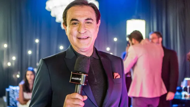 
                    Pioneiro do colunismo social eletrônico, Amaury Jr. volta à TV, agora nos EUA
                