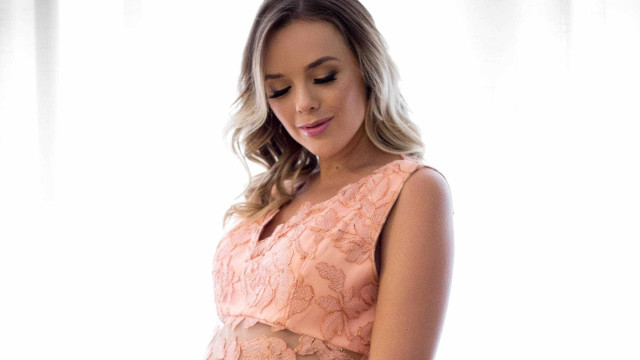 Thaeme divulga ensaio fotográfico em seu sétimo mês de gravidez