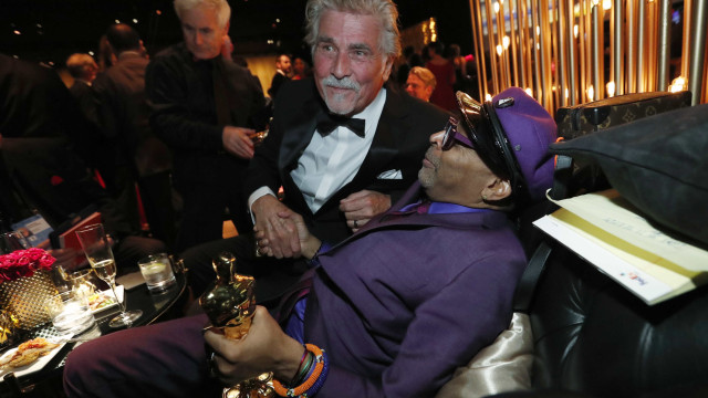 Spike Lee bêbado e Lady Gaga chorosa vagam pelos bastidores do Oscar