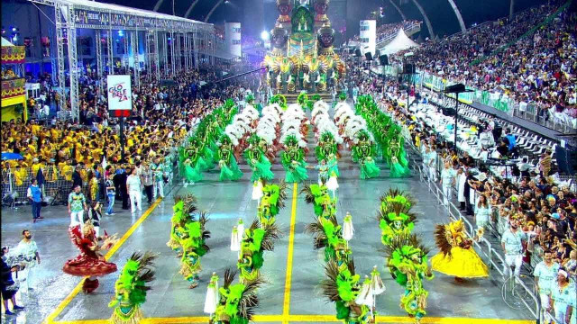 Desfiles de escolas de samba serão com máscara em SP