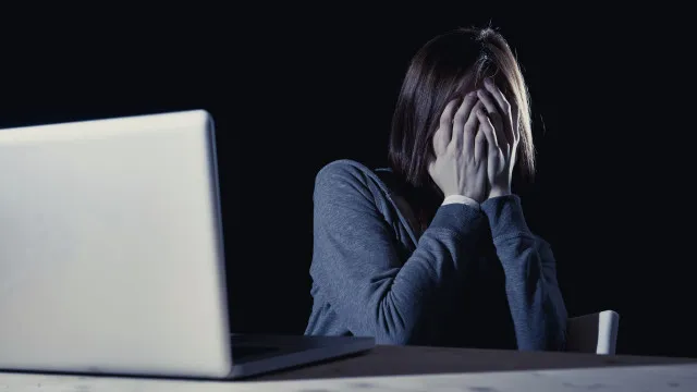 A mãe da adolescente vítima de um estupro colet