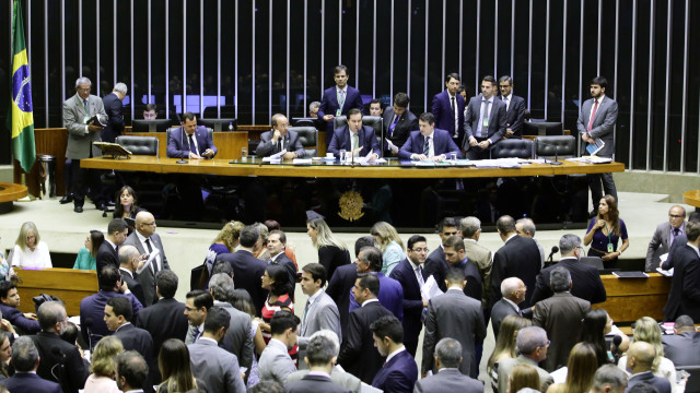 Cota parlamentar dos deputados soma R$ 6,4 bilhões em 20 anos