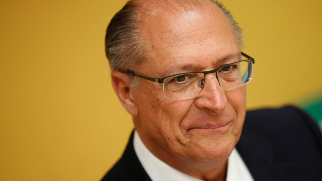 Alckmin sobre compra de imóveis pela família Bolsonaro: 'Tem de investigar'