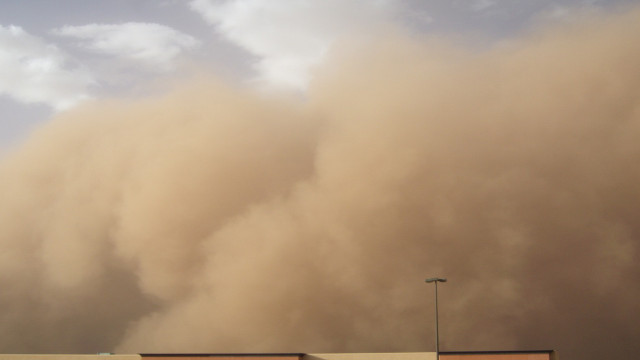 Tempestade de areia adia partida do Campeonato Paraguaio
