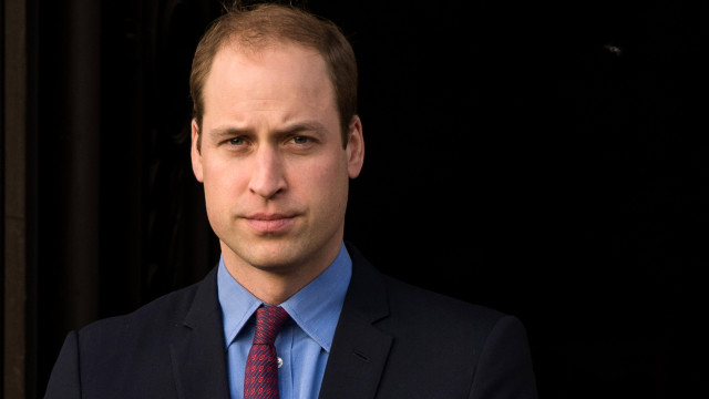 Irritado, príncipe William confronta fotógrafo que o perseguiu