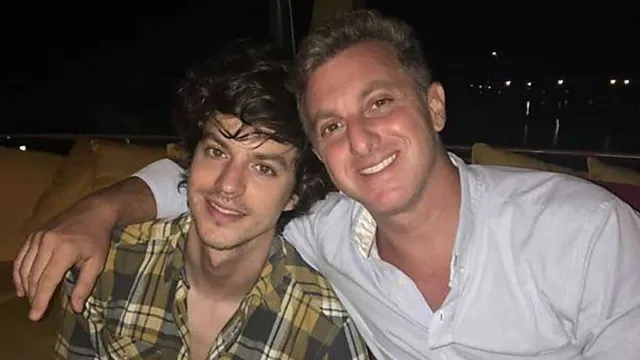 
                    Mãe de Luciano Huck declara voto em Lula e fala de perseguição ao filho Fernando Grostein
                