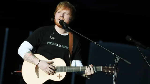 
                    Ed Sheeran diz que retirada de Macklemore da turnê partiu dos produtores
                