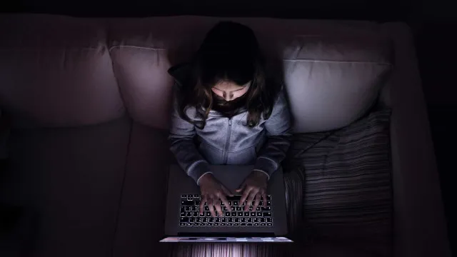 Governo Lula inclui estupro virtual no Ligue 180 após alta nos casos de violência na internet