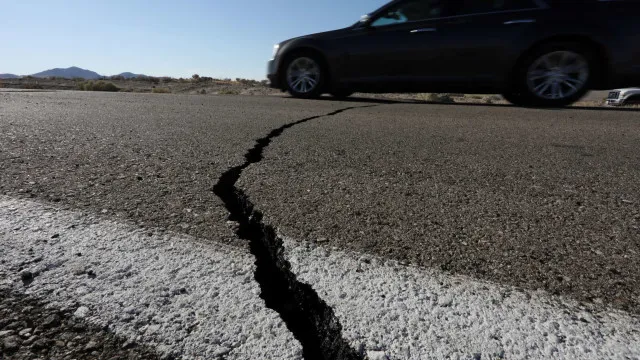 
                    Por que acontecem dois terremotos seguidos? Um pode provocar o outro?
                