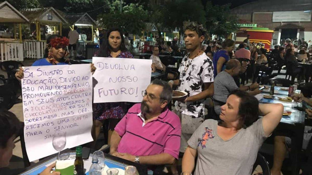 Duramente criticado, Ministro da Educação discute com jovens no Pará