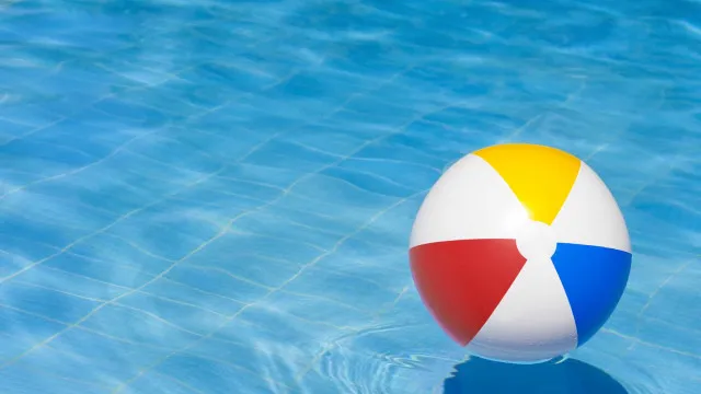 
                    Menina de 11 anos morre após ser jogada em piscina para 'brincadeira' em AL
                