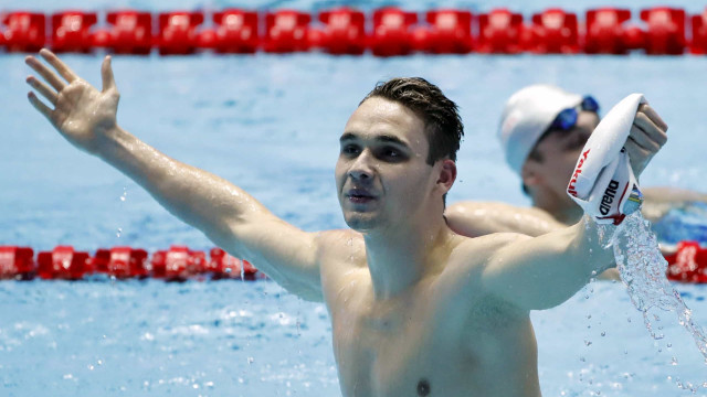 Húngaro de 19 anos bate recorde de Phelps e brilha nos 200m borboleta