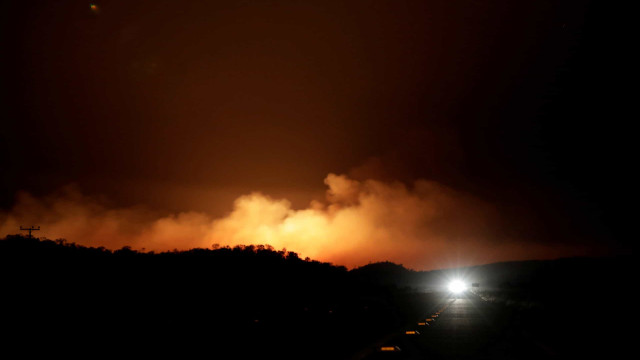 Fogo devasta há quatro dias área vizinha à Chapada dos Veadeiros, em Goiás