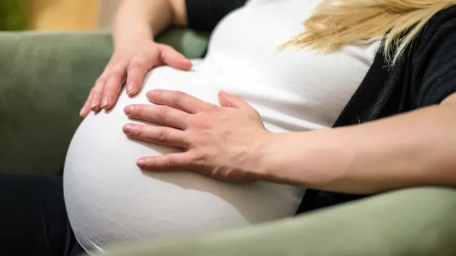 
                    Espanha apura possível rede de barriga de aluguel em partos de brasileiras
                