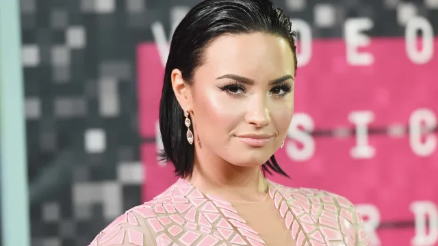 
                    Demi Lovato agita multidão em show com Pabllo Vittar durante Rock in Rio
                