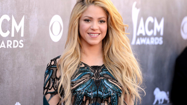 'Adorei', diz Shakira ao compartilhar clipe de brasileiro com remix de 'Waka Waka'
