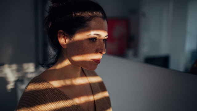 Pessoas que acordam cedo podem ter menor risco de depressão, diz estudo