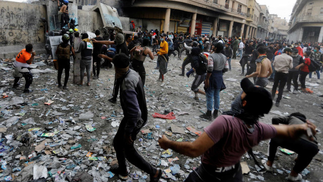 Número de manifestantes mortos no Iraque sobe para 40