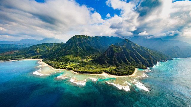 Helicóptero de turismo desaparece no Havai com sete pessoas a bordo