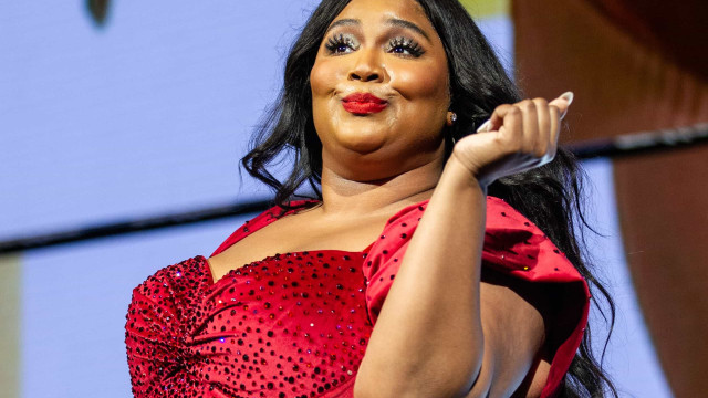 Lizzo rebate comentários de Kanye West sobre seu peso com piada sobre se mudar para o Canadá