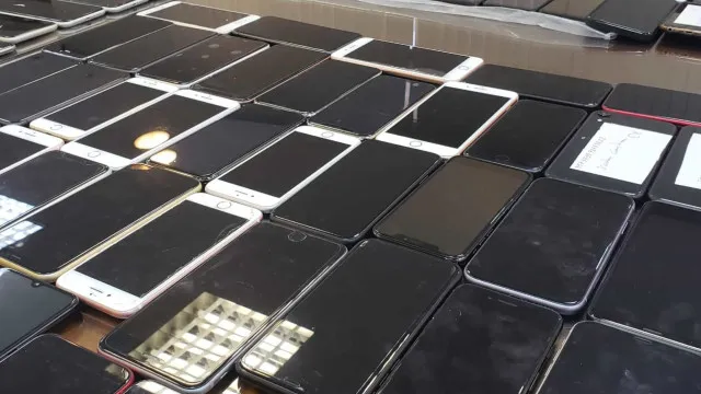 
                    Polícia do RJ faz operação contra grupo do TCP suspeito de roubar celulares para fraudes bancárias
                