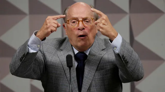 
                    'Caminho do precipício', diz autor de pedido de impeachment de Dilma ao criticar Flávio
                
