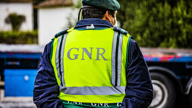 Covid-19: Homem é preso por 'furar' confinamento obrigatório em Portugal