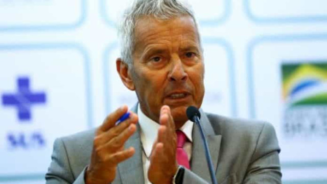 Antecipar 2ª dose pode atrasar vacinação por idade, diz João Gabbardo