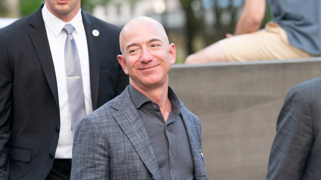 Fundador da Amazon, Jeff Bezos volta ao topo de lista dos mais ricos pela 1ª vez desde 2021