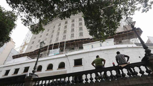Homem e criança morrem após caírem de 17º andar de hotel no centro de SP
