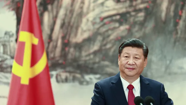 
                    Xi visita Coreia do Norte e promete intensificar aliança com Kim Jong-un
                