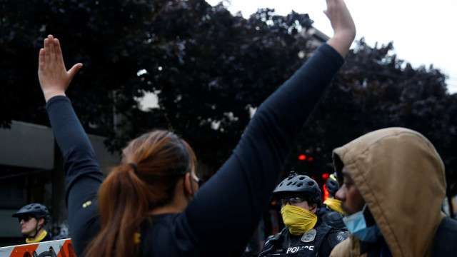 Protestos se multiplicam nos EUA enquanto corrida presidencial segue indefinida