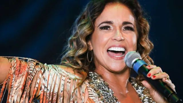 
                    'Não dá para fazer arte que não emocione', diz Daniela Mercury sobre a inteligência artificial
                