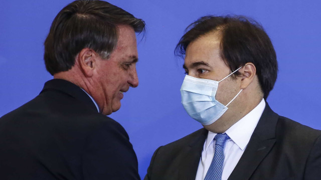 Bolsonaro diz que Maia e PT 'são coisas muito parecidas'