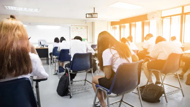 
                    Estudantes da rede pública concluem o ensino médio sem dominar regra de três e gráfico de pizza
                