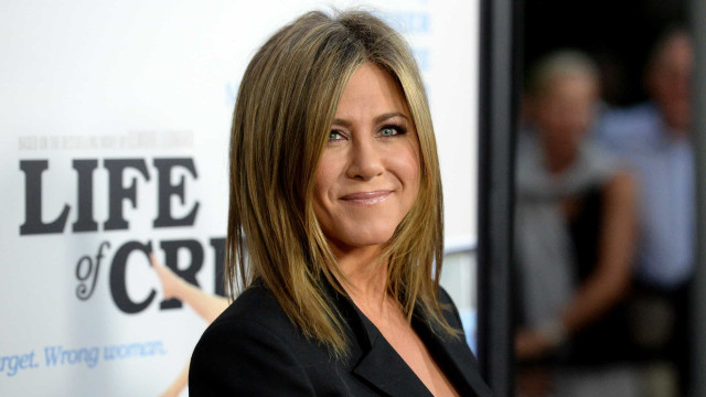 Jennifer Aniston namora com "um homem misterioso"