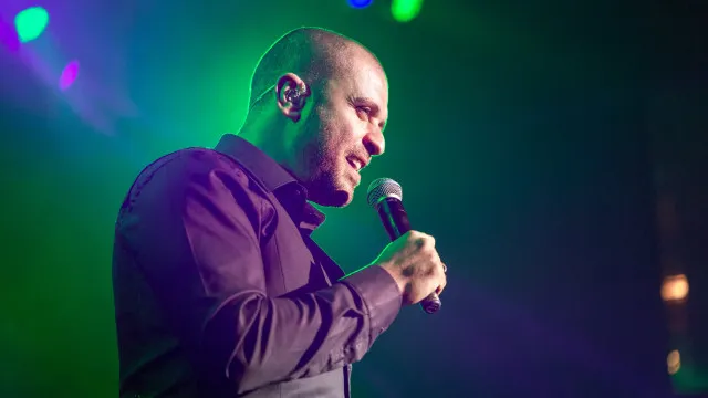 
                    Diogo Nogueira é internado e cancela shows após perder a voz
                