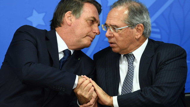Guedes se molda a interesses de Bolsonaro em metamorfose da pauta liberal