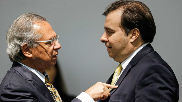 Fundo bilionário motiva briga entre Maia e Guedes