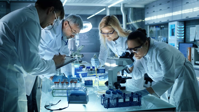 Cientistas relatam atraso no pagamento e falta de compromisso do governo