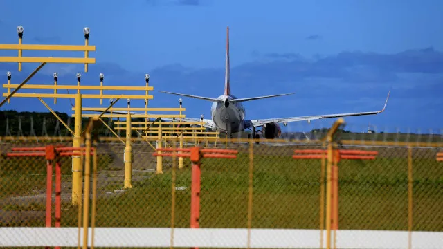 
                    Anac suspende operações da Total Linhas Aéreas, que presta serviço aos Correios
                
