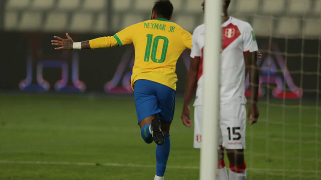 Neymar faz 3, supera Ronaldo e Brasil derrota Peru de virada